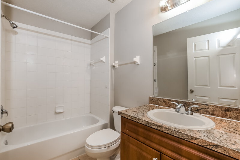 2,710/Mo, 2347 Topaz Trl Kissimmee, FL 34743 Main Bathroom View