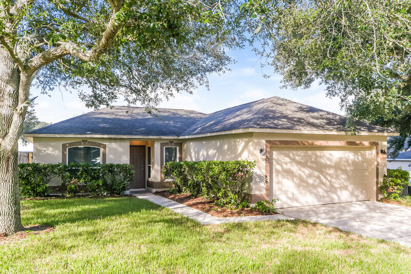 2,225/Mo, 1623 Muir Cir Clermont, FL 34711 Front View