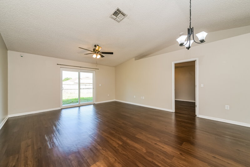 2,225/Mo, 1623 Muir Cir Clermont, FL 34711 Living Room View