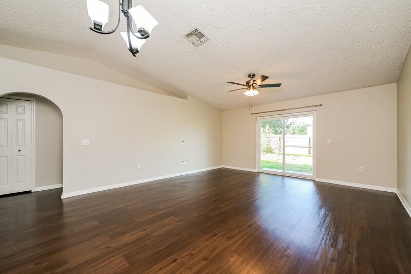 2,225/Mo, 1623 Muir Cir Clermont, FL 34711 Living Room View 2