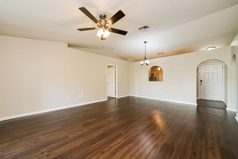 2,225/Mo, 1623 Muir Cir Clermont, FL 34711 Living Room View 4