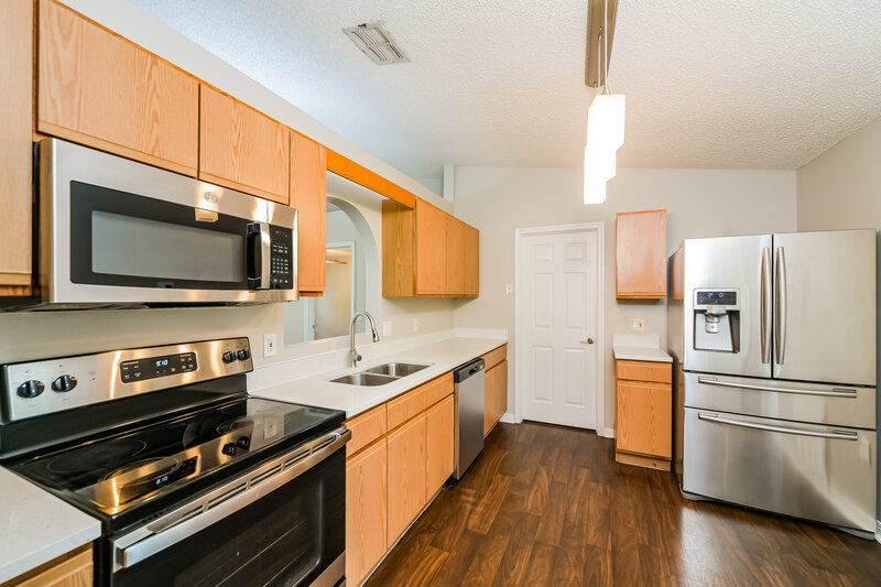 2,225/Mo, 1623 Muir Cir Clermont, FL 34711 Kitchen View