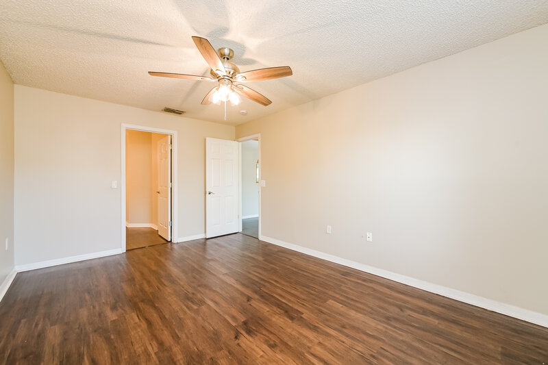 2,225/Mo, 1623 Muir Cir Clermont, FL 34711 Main Bedroom View