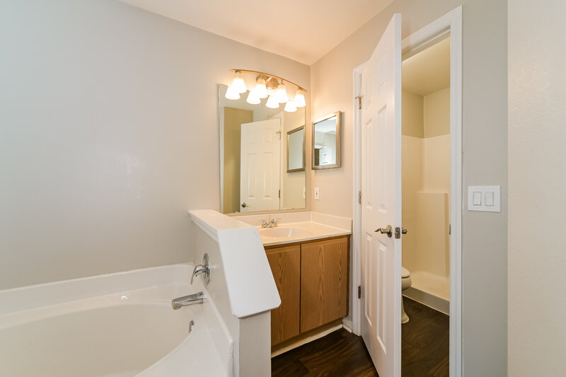 2,225/Mo, 1623 Muir Cir Clermont, FL 34711 Main Bathroom View