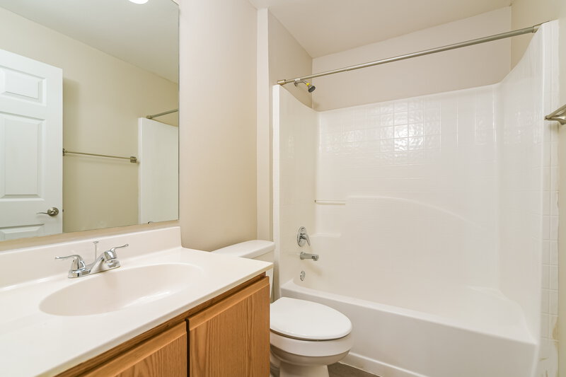 2,225/Mo, 1623 Muir Cir Clermont, FL 34711 Bathroom View