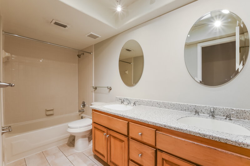 2,575/Mo, 948 March Hare Ct Winter Springs, FL 32708 Bathroom View