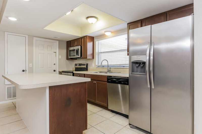 2,115/Mo, 2429 Franklin Dr Kissimmee, FL 34744 Kitchen View