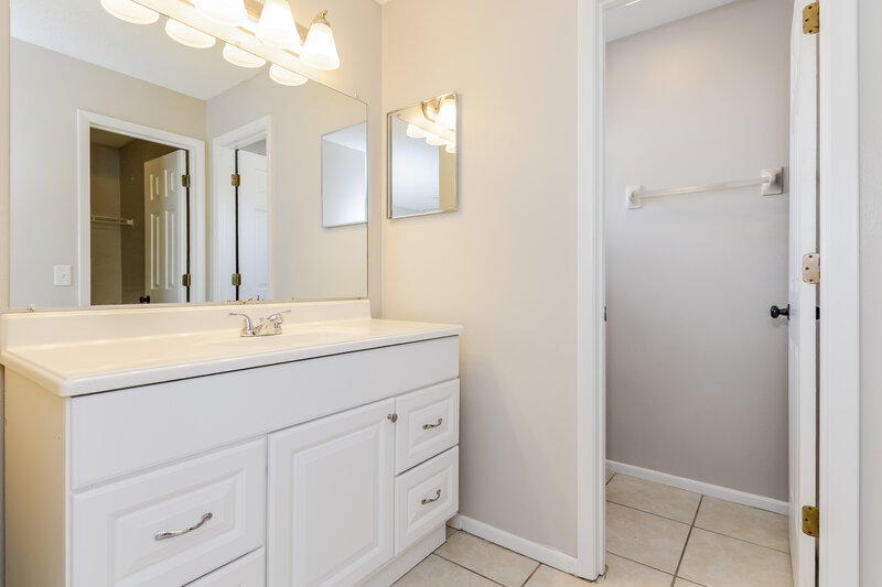 2,115/Mo, 2429 Franklin Dr Kissimmee, FL 34744 Main Bathroom View