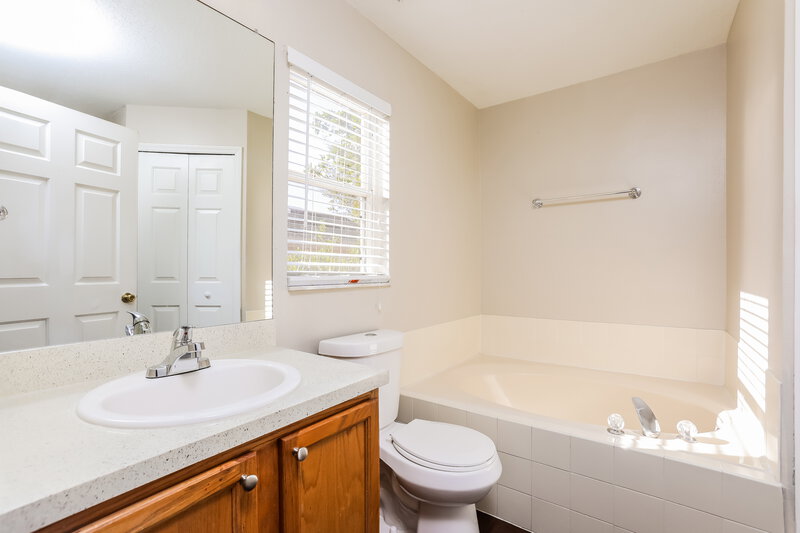 1,805/Mo, 30745 PGA Dr Sorrento, FL 32776 Main Bathroom View
