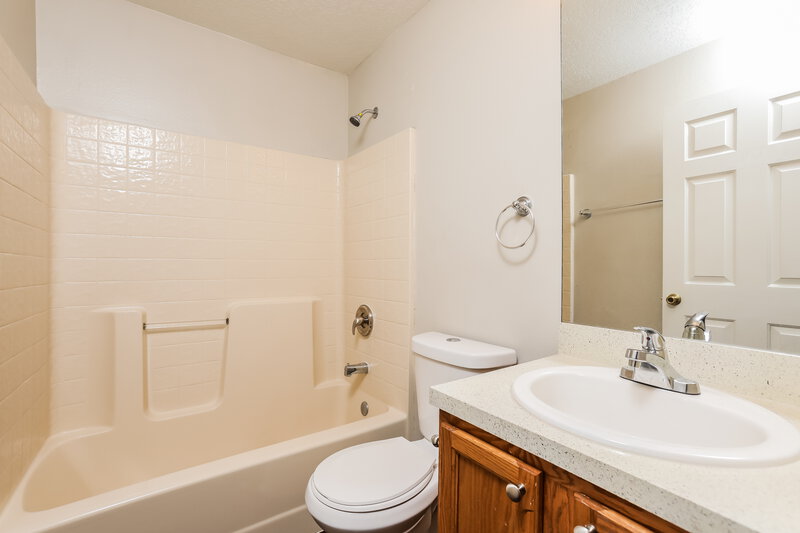 1,805/Mo, 30745 PGA Dr Sorrento, FL 32776 Bathroom View
