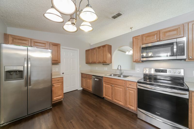 2,155/Mo, 1479 Muir Cir Clermont, FL 34711 Kitchen View