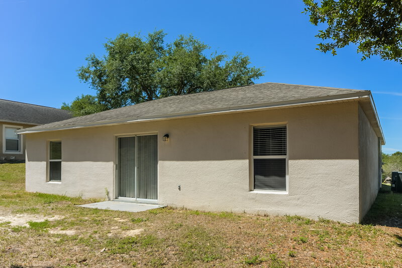 2,155/Mo, 1479 Muir Cir Clermont, FL 34711 Rear View