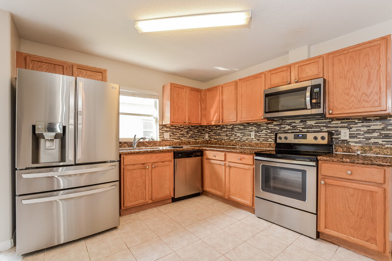 2,715/Mo, 2534 Dwyer Ln Lake Mary, FL 32746 Kitchen View