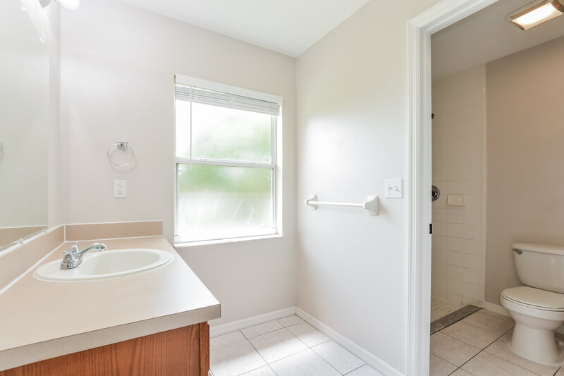 2,205/Mo, 13318 Caspian Ln Clermont, FL 34711 Main Bathroom View
