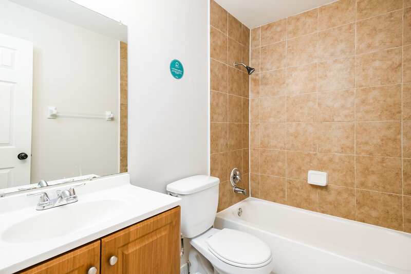 2,205/Mo, 13014 Los Angeles Woods Ln Orlando, FL 32824 Bathroom View