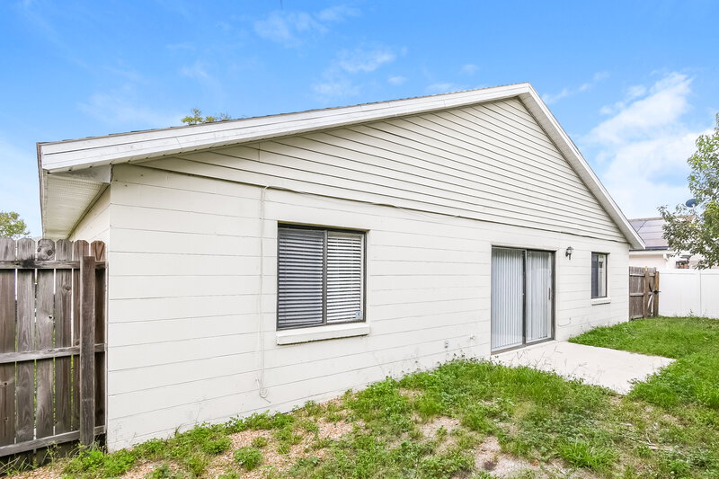 2,205/Mo, 13014 Los Angeles Woods Ln Orlando, FL 32824 Rear View