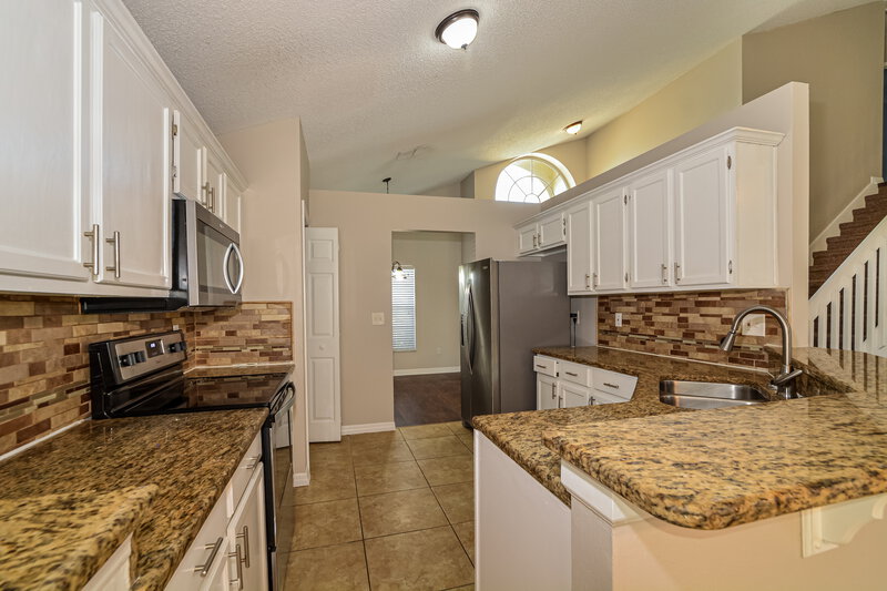 2,420/Mo, 2332 Flamingo Lakes Dr Kissimmee, FL 34743 Kitchen View 2