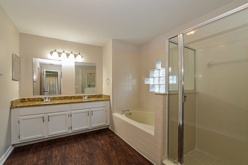 2,420/Mo, 2332 Flamingo Lakes Dr Kissimmee, FL 34743 Main Bathroom View
