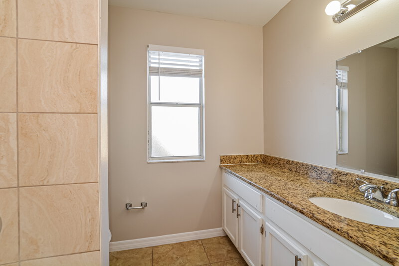 2,420/Mo, 2332 Flamingo Lakes Dr Kissimmee, FL 34743 Bathroom View