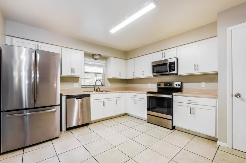3,110/Mo, 944 Cheetah Trl Apopka, FL 32712 Kitchen View