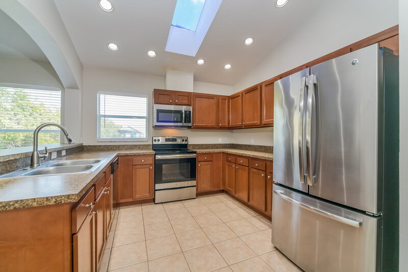3,260/Mo, 137 Thornbury Dr Kissimmee, FL 34744 Kitchen View 2