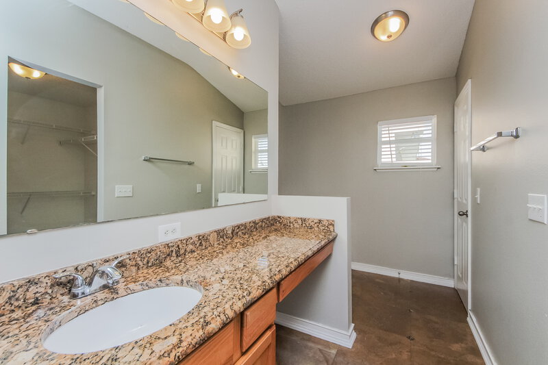 1,785/Mo, 4821 Petal Pawpaw Ln Saint Cloud, FL 34772 Main Bathroom View