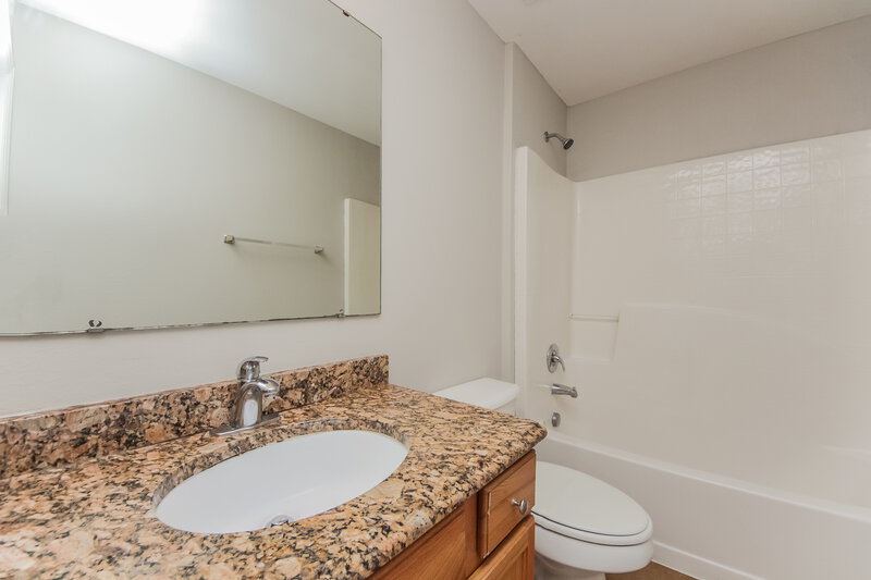 1,785/Mo, 4821 Petal Pawpaw Ln Saint Cloud, FL 34772 Bathroom View