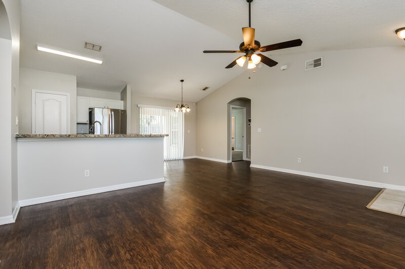 2,100/Mo, 427 Trade Wind Dr Minneola, FL 34715 Living Room View 2