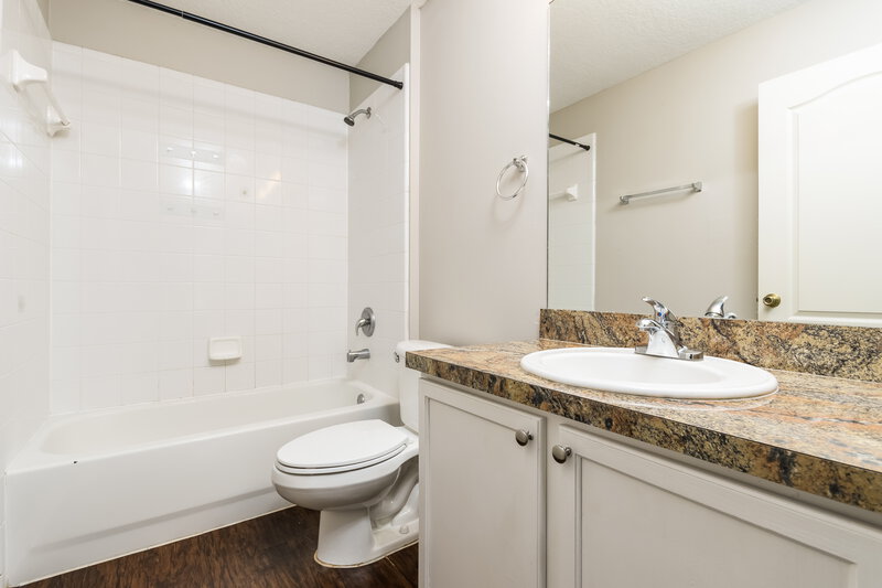 2,100/Mo, 427 Trade Wind Dr Minneola, FL 34715 Bathroom View