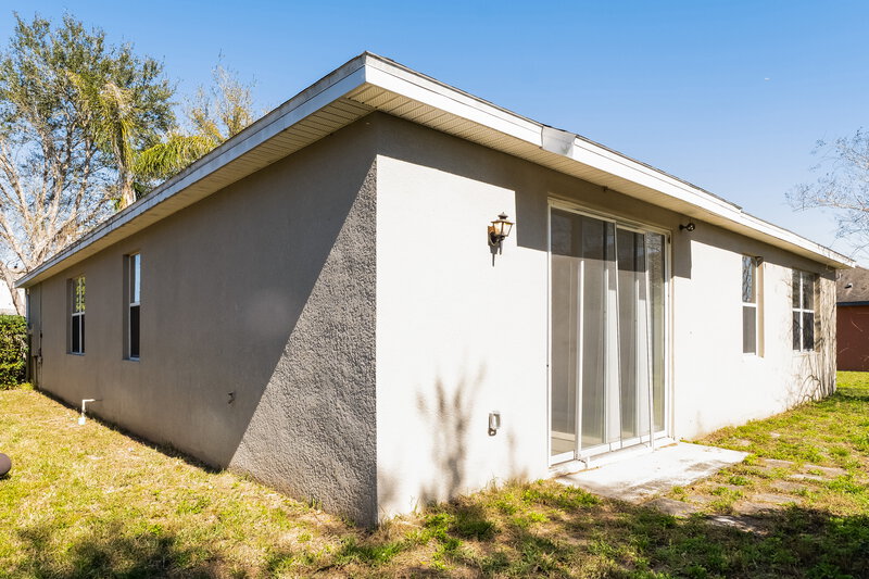2,125/Mo, 1936 Beardsley Dr Apopka, FL 32703 Rear View