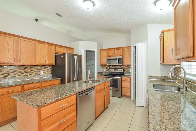 2,060/Mo, 742 Paris Dr Kissimmee, FL 34759 Kitchen View