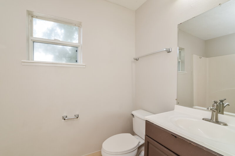 2,060/Mo, 742 Paris Dr Kissimmee, FL 34759 Bathroom View