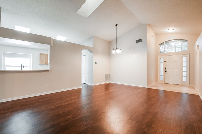 2,220/Mo, 92 Pine Forest Pl Apopka, FL 32712 Living Room View 2