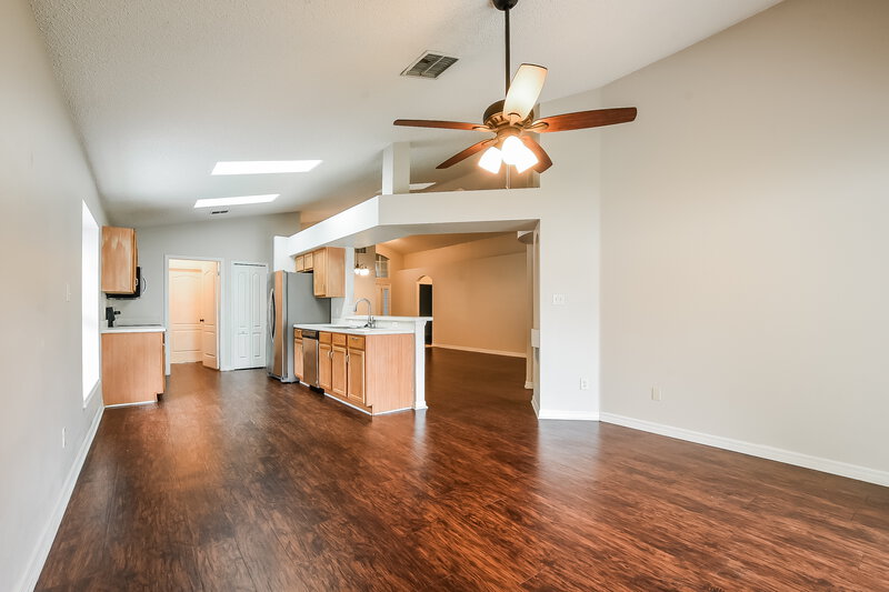 2,220/Mo, 92 Pine Forest Pl Apopka, FL 32712 Family Room View 2