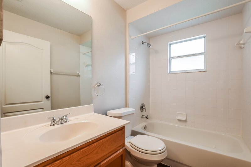 2,220/Mo, 92 Pine Forest Pl Apopka, FL 32712 Bathroom View