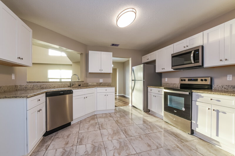 2,450/Mo, 1026 Piedmont Lakes Blvd Apopka, FL 32703 Kitchen View