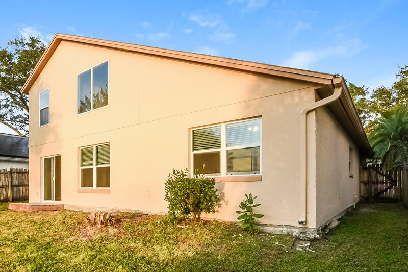 2,450/Mo, 1026 Piedmont Lakes Blvd Apopka, FL 32703 Rear View