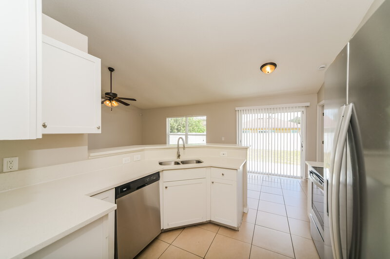 1,865/Mo, 330 Medina Ct Kissimmee, FL 34758 Kitchen View