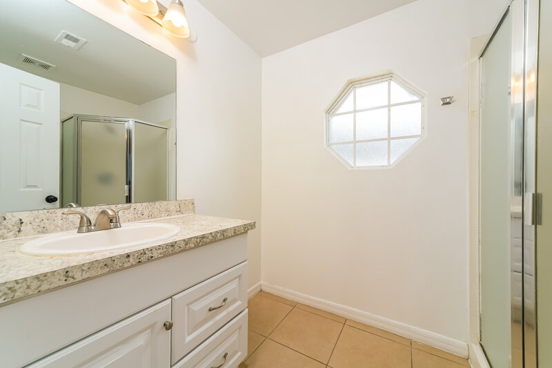 1,865/Mo, 330 Medina Ct Kissimmee, FL 34758 Bathroom View