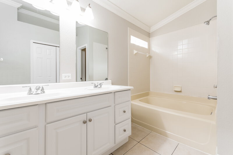 2,075/Mo, 2215 Jessa Dr Kissimmee, FL 34743 Main Bathroom View