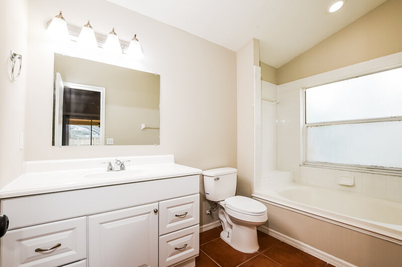 2,285/Mo, 1199 Twin Rivers Blvd Oviedo, FL 32766 Main Bathroom View