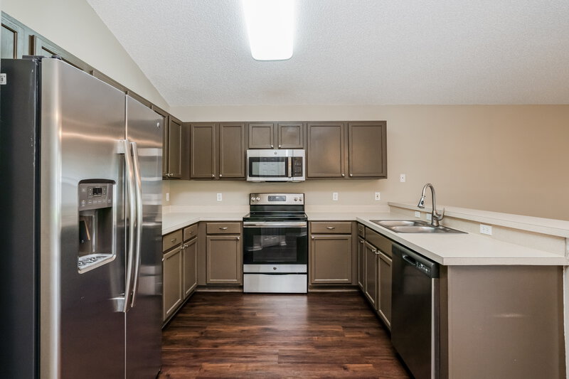 2,350/Mo, 2342 Cerberus Dr Apopka, FL 32712 Kitchen View 2