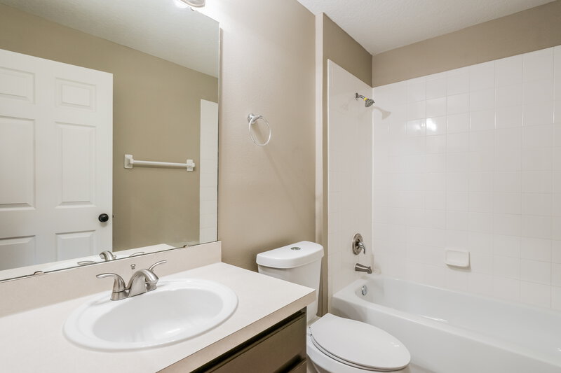 2,350/Mo, 2342 Cerberus Dr Apopka, FL 32712 Bathroom View
