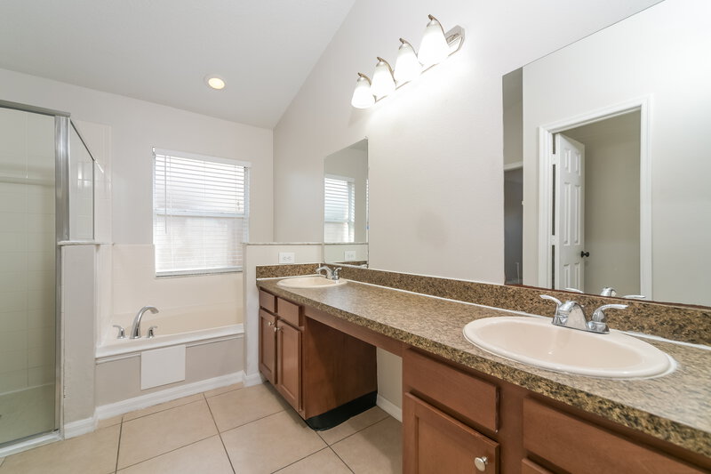 2,195/Mo, 4643 Eagle Peak Dr Kissimmee, FL 34746 Main Bathroom View