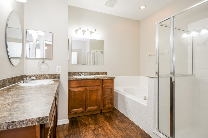 2,345/Mo, 2252 Mallard Creek Cir Kissimmee, FL 34743 Main Bathroom View