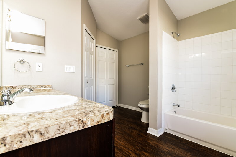 2,010/Mo, 103 Aurelia Ct Kissimmee, FL 34758 Main Bathroom View