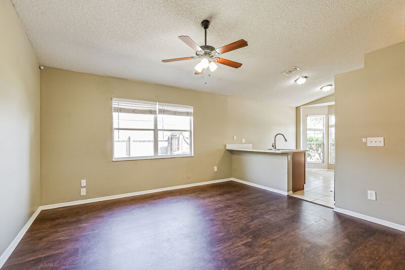 2,105/Mo, 13705 Glasser Ave Orlando, FL 32826 Living Room View 2