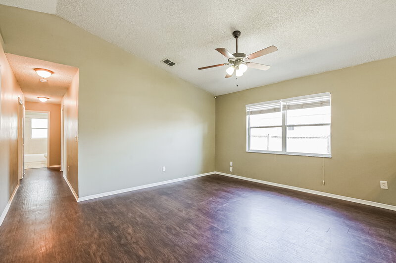 2,105/Mo, 13705 Glasser Ave Orlando, FL 32826 Living Room View 3