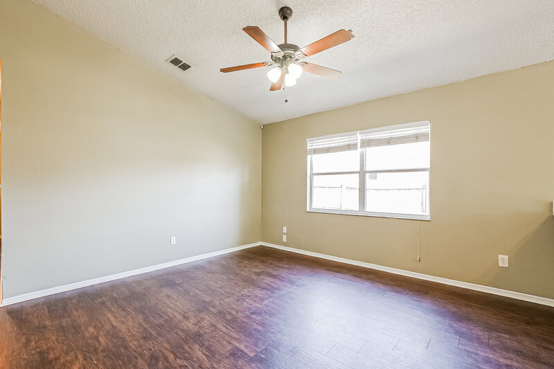 2,105/Mo, 13705 Glasser Ave Orlando, FL 32826 Main Bedroom View 2