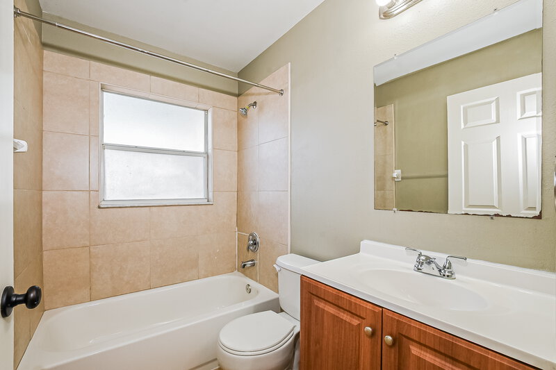 2,105/Mo, 13705 Glasser Ave Orlando, FL 32826 Bathroom View